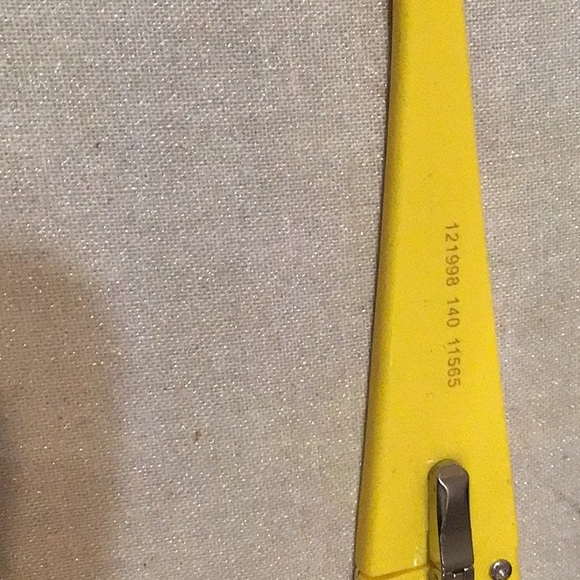 2 pairs of yellow and hot pink sun glasses. - Picture 8 of 9